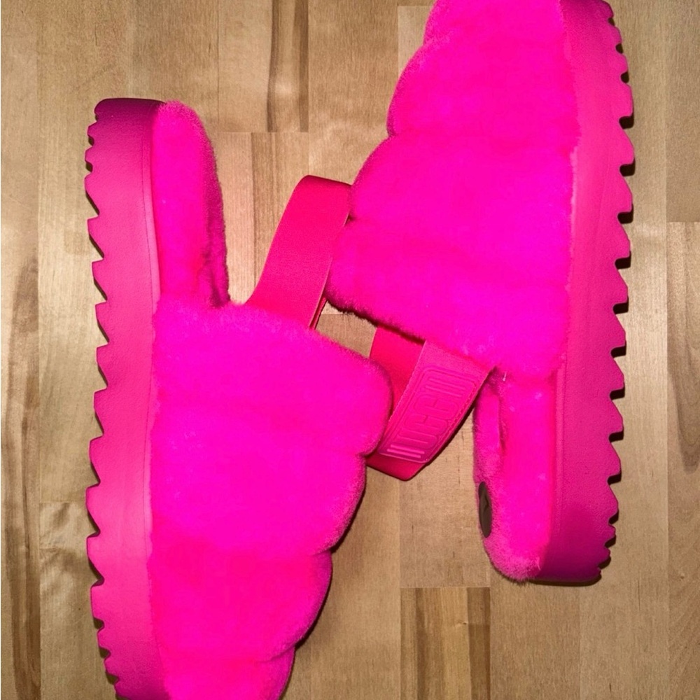 UGG Super Fluff Hot Pink Slippers Size 7 NEW